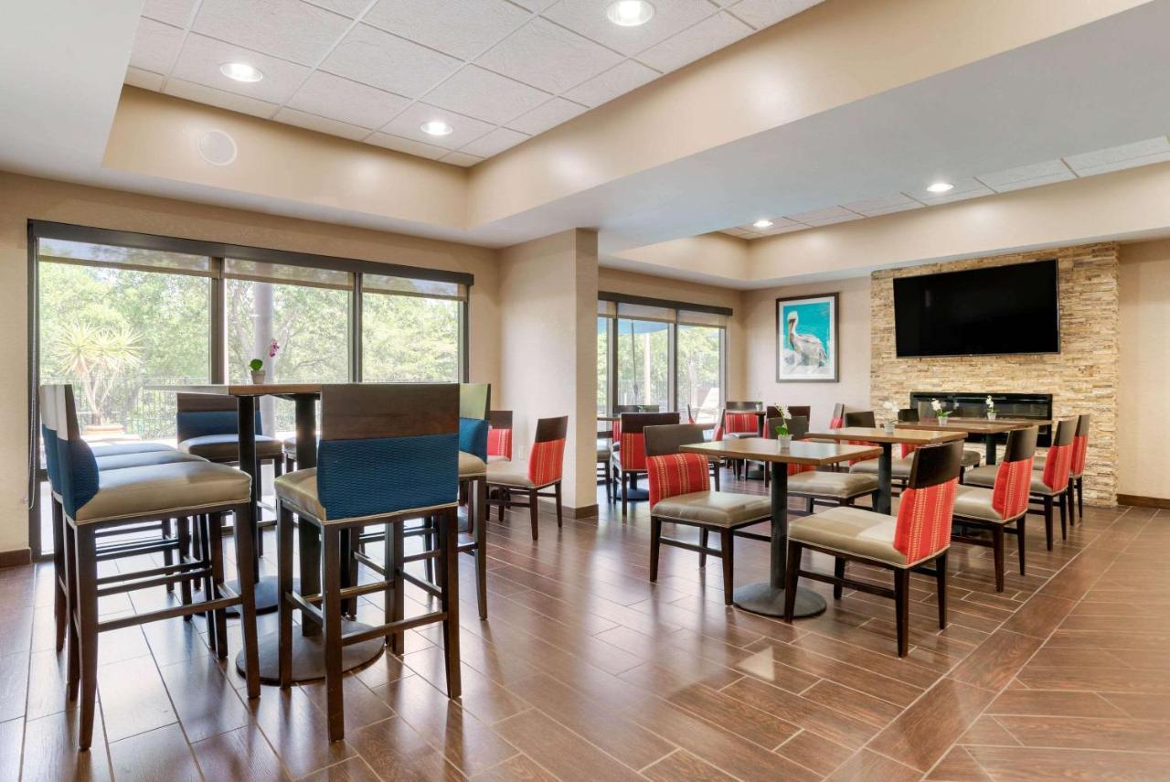 Comfort Suites Tallahassee Capitol - University Area ภายนอก รูปภาพ